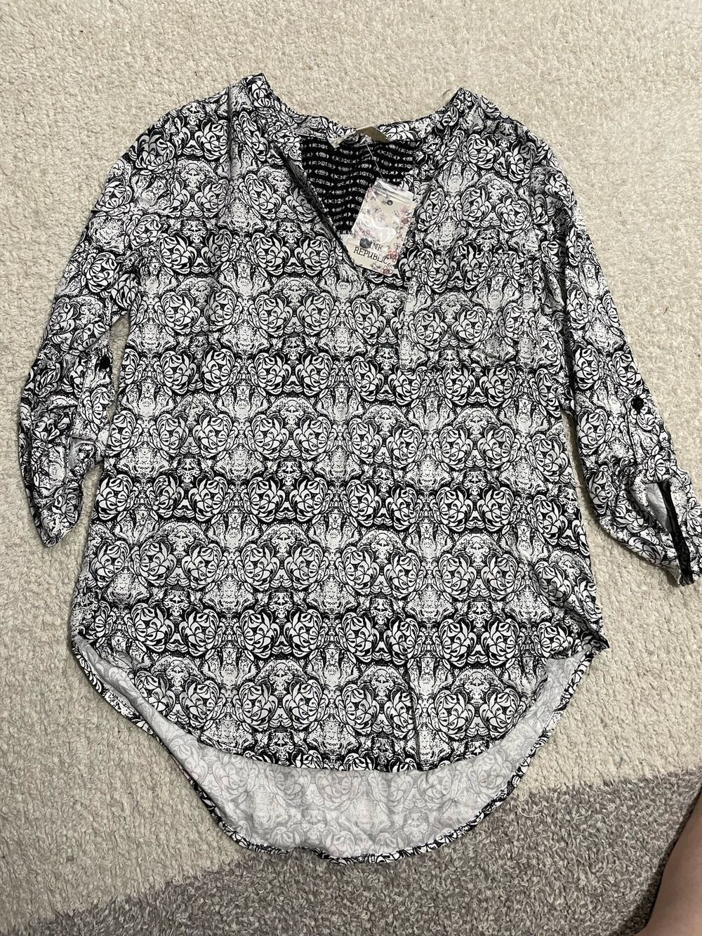 NWT Pink Republic Women's Size XS Floral Split Neck Blouse Black White Boho Top